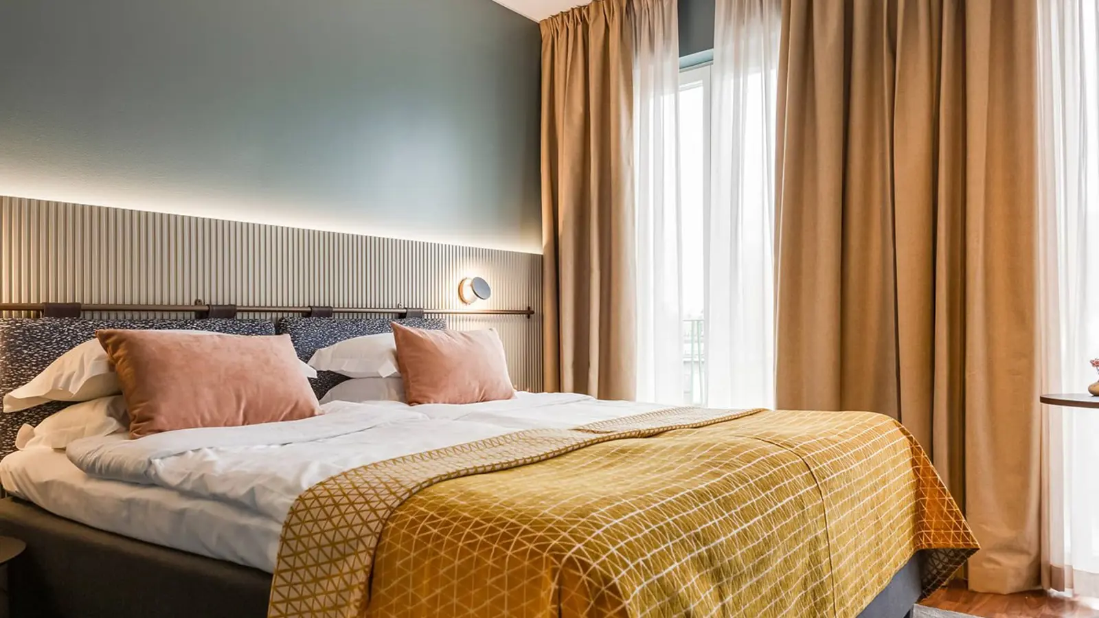Hotel room with a double bed