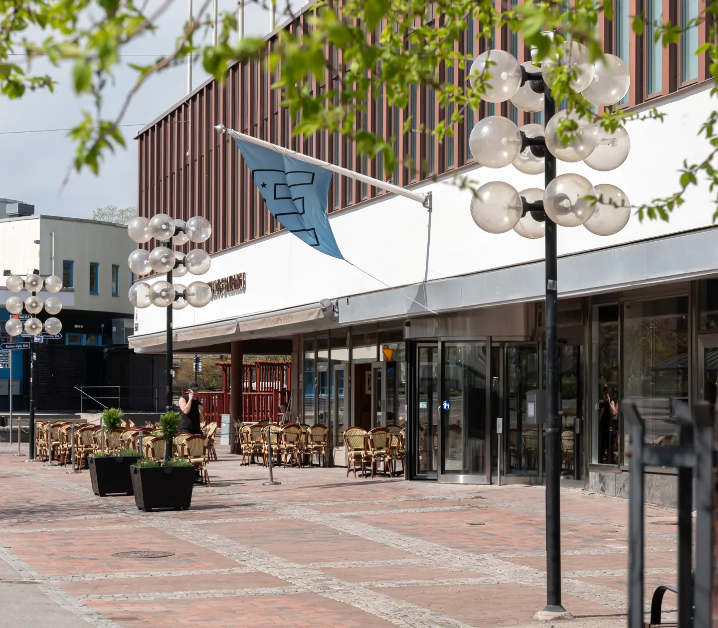 The facade of the Elite Hotel Brage with Stationsgatan outside