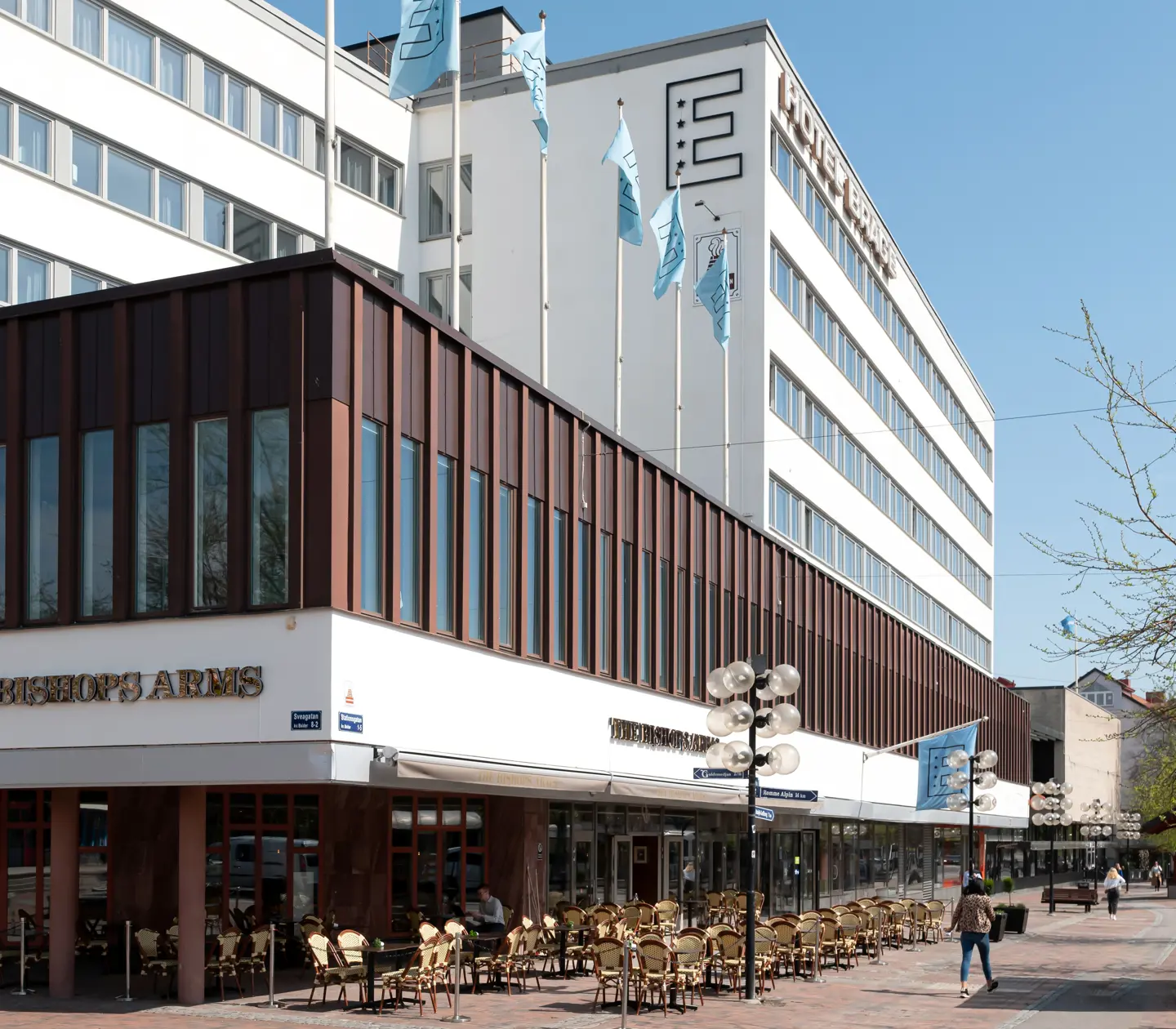 The facade of the Elite Hotel Brage with outdoor seating
