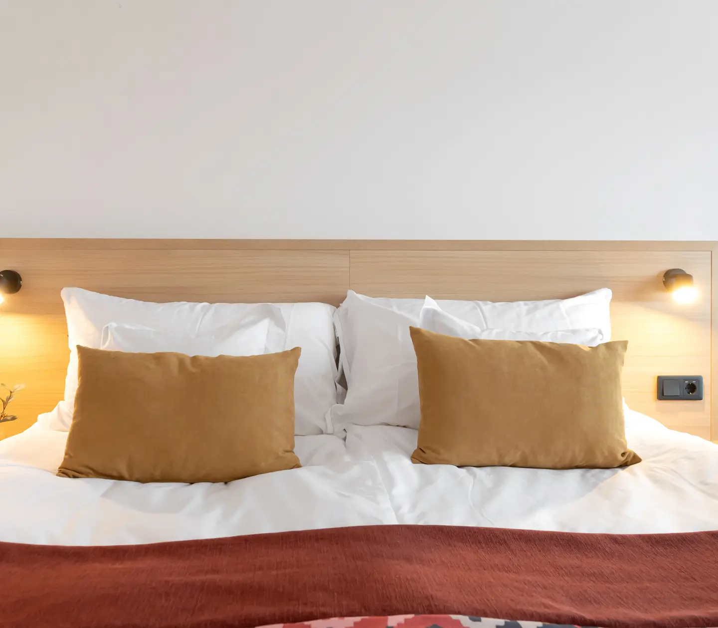 Double bed with yellow pillows