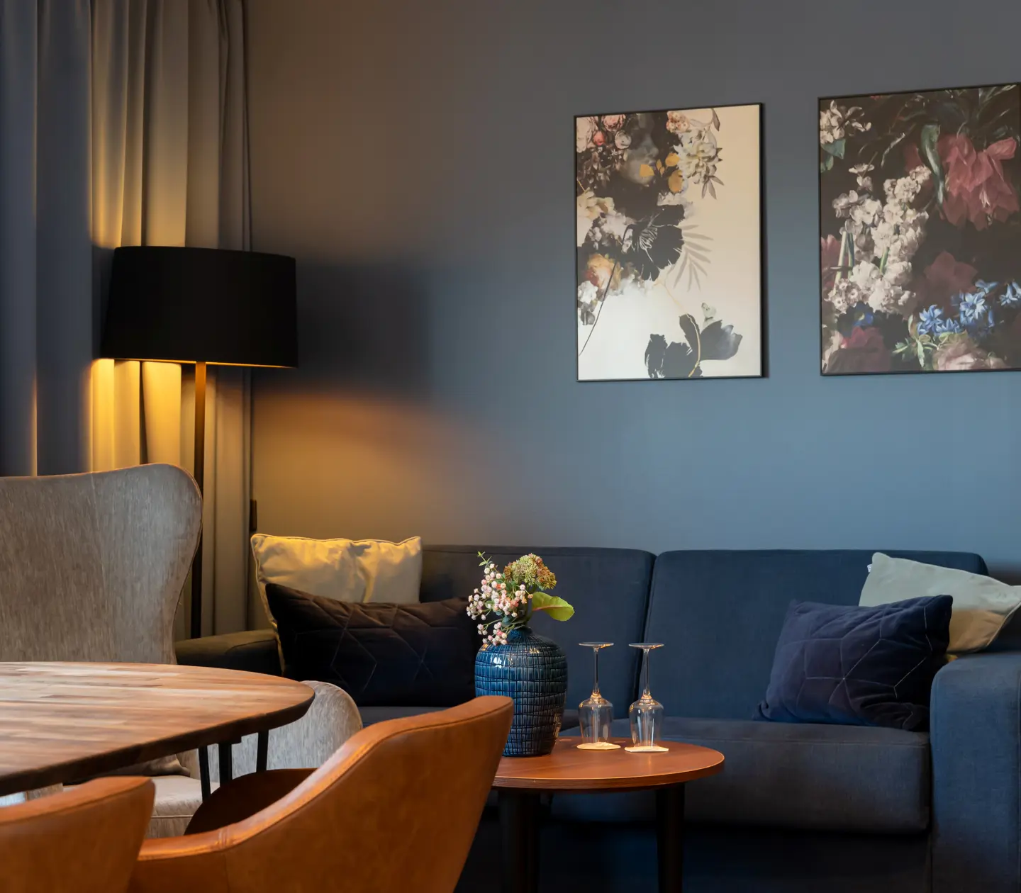 Suite with dining table, sofa and paintings