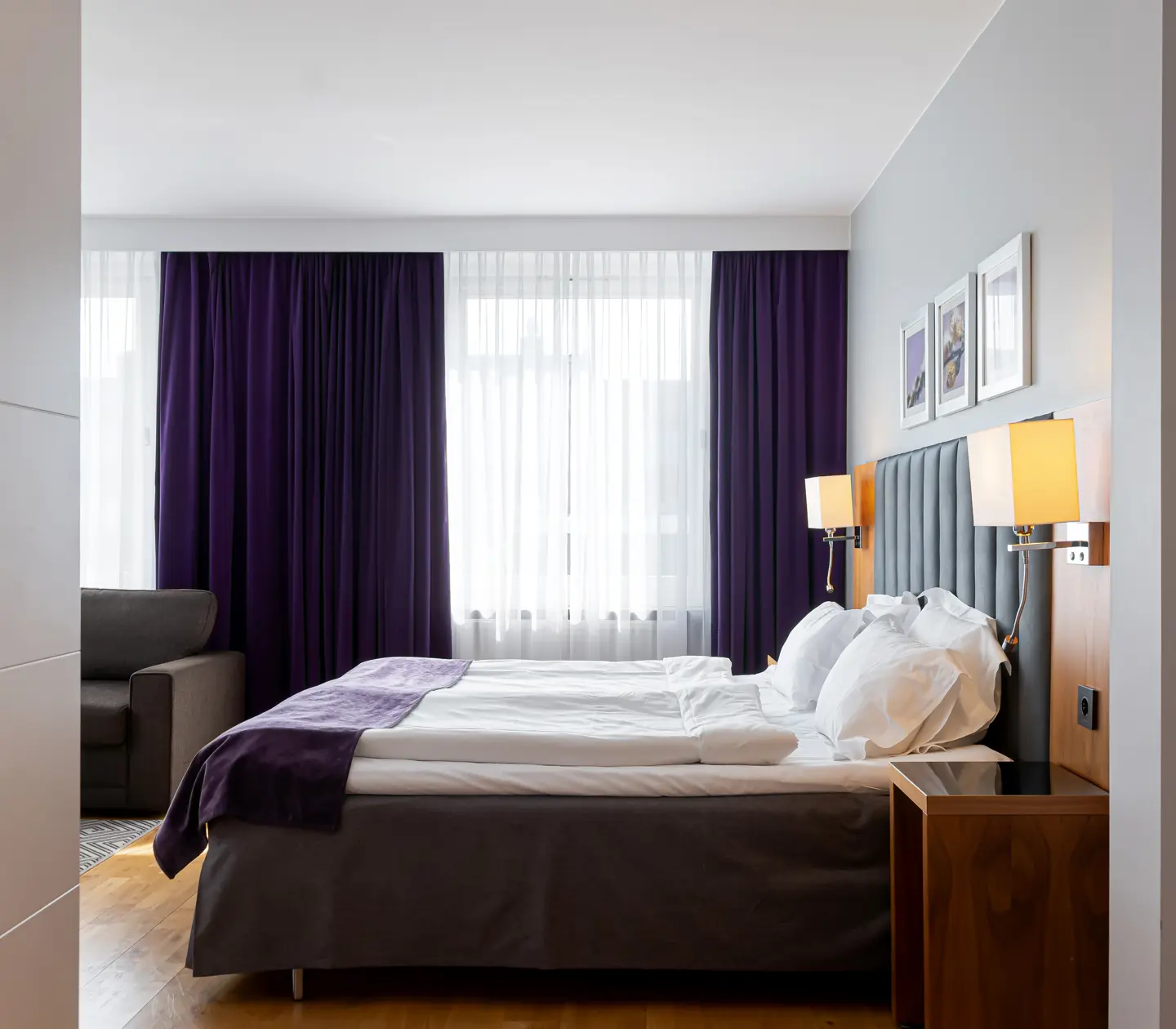Hotel room with double bed and window