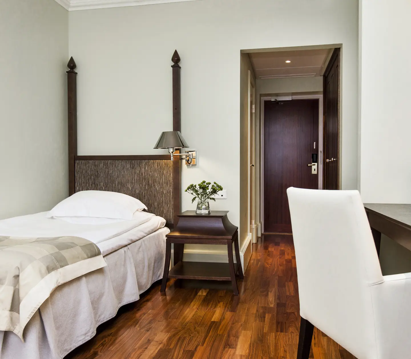 Hotel room with single bed and desk