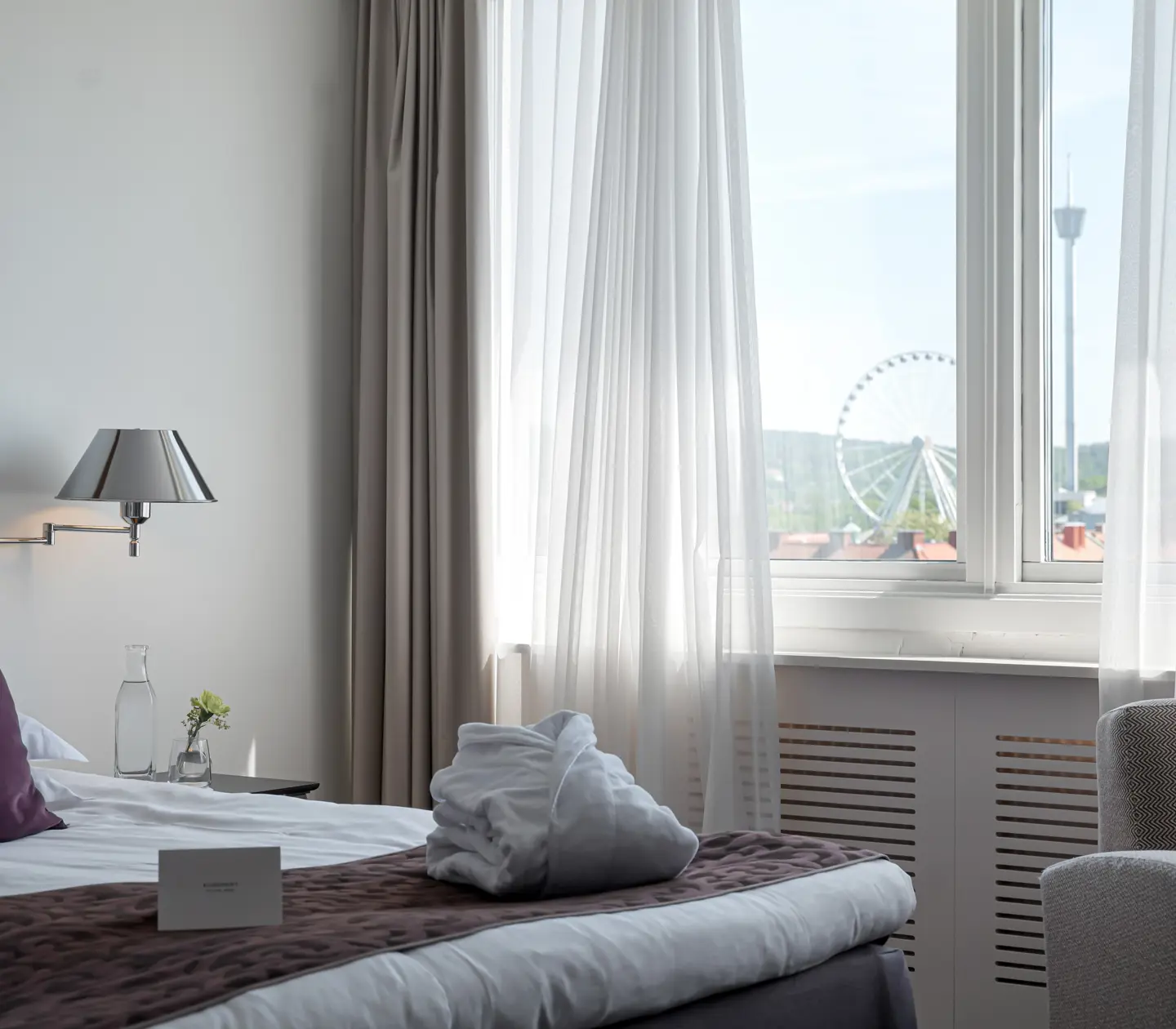 Suite with bed, bathrobe and view of Liseberg