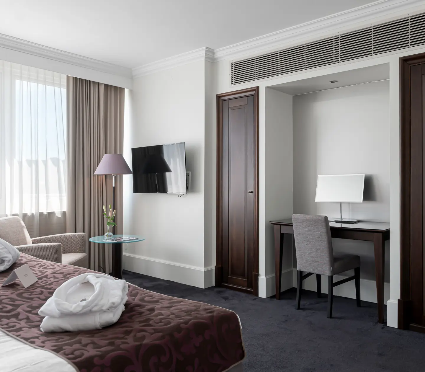 Suite with wardrobes, desk and armchair
