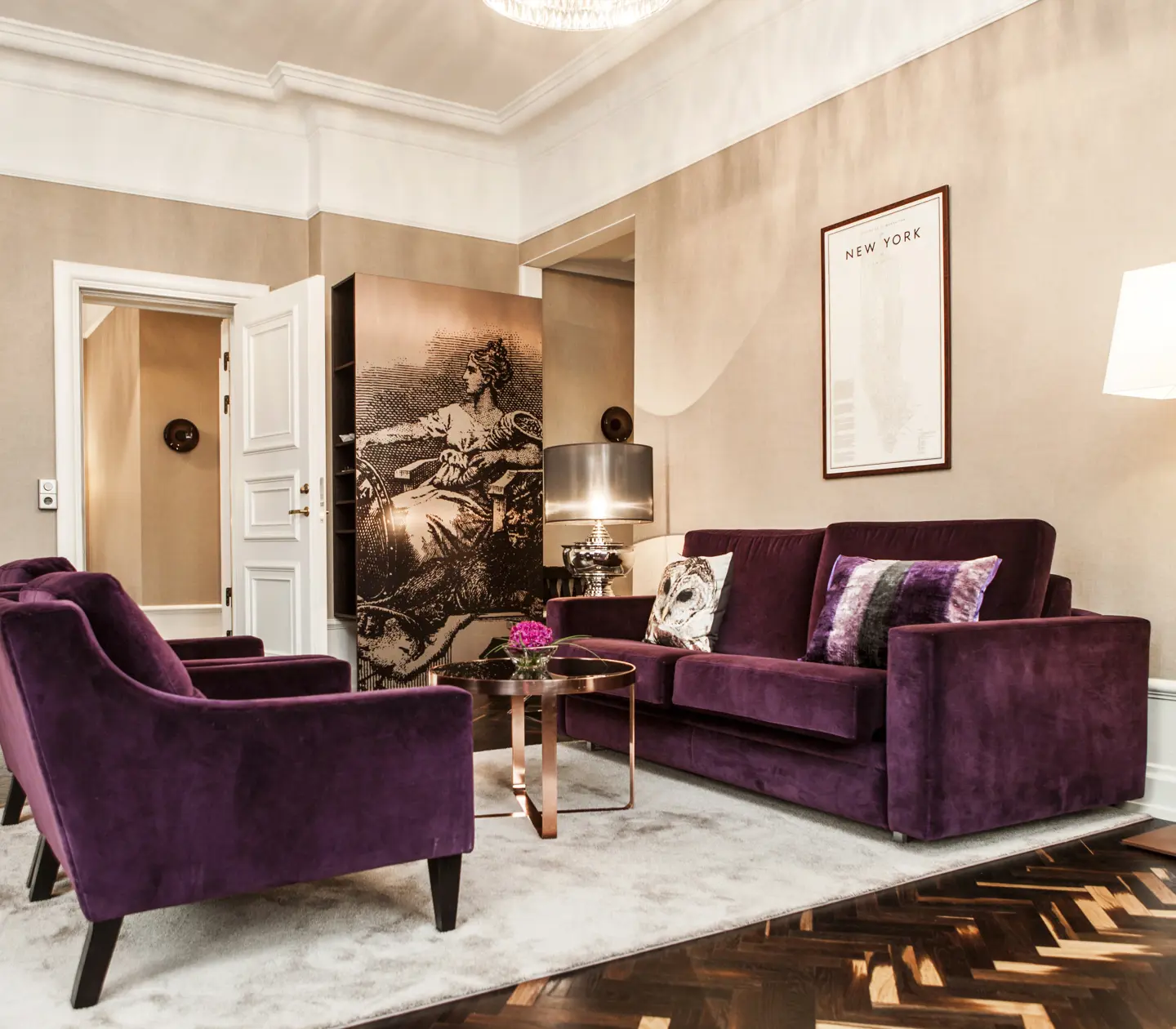 Hotel room with seating area, lamps and paintings