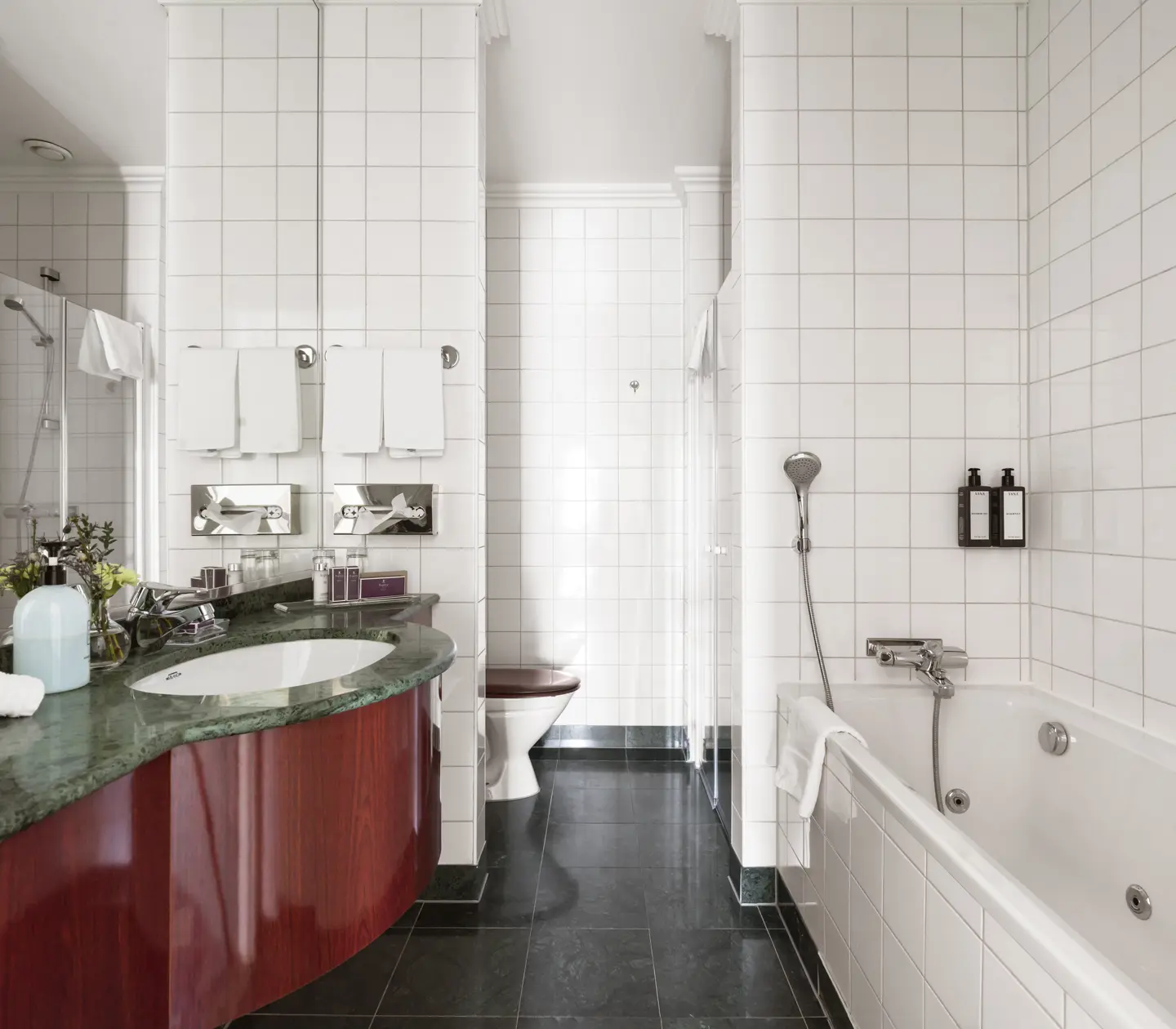 Bathroom with bathtub, sink, and mirror.