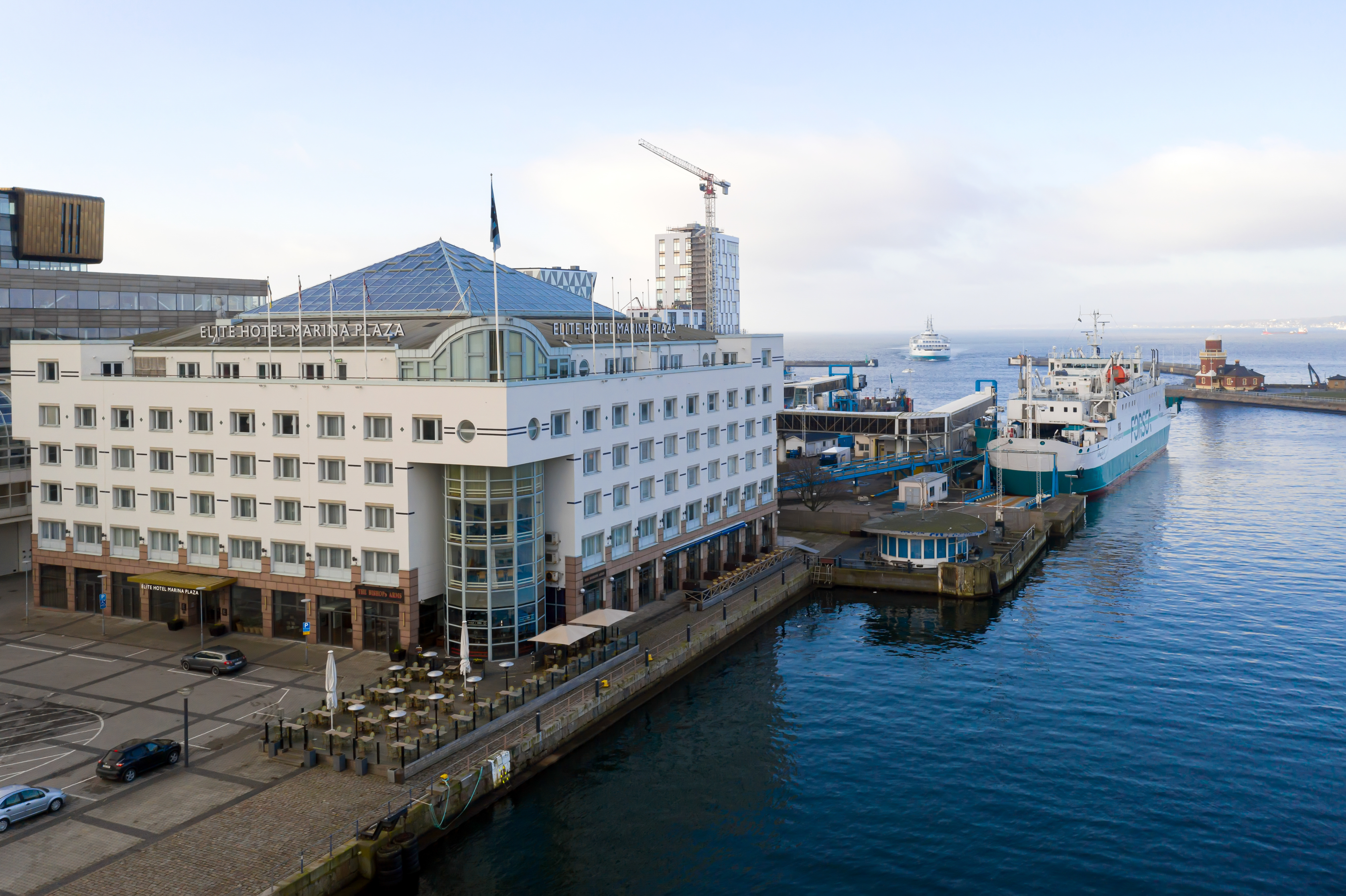 The white facade of the Elite Hotel Marina Plaza with Helsingborg's harbor in front
