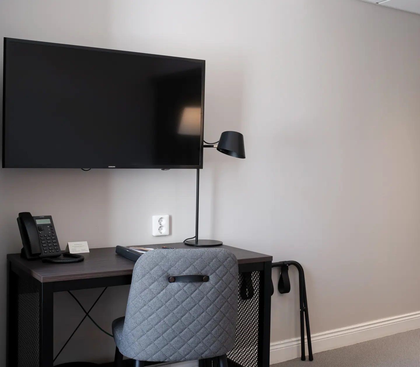 Hotel room with desk, TV and mirror