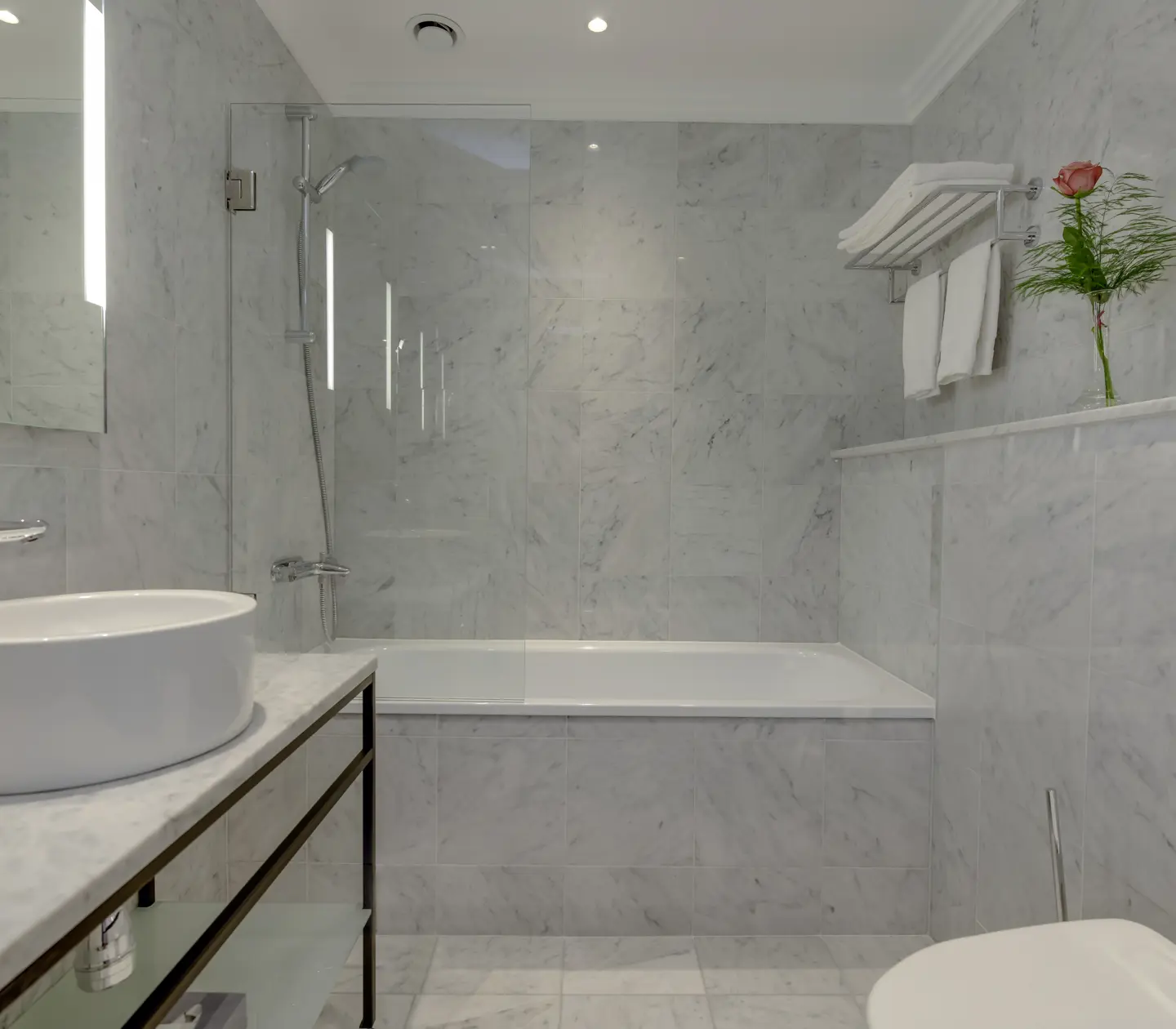 Bright bathroom with sink, mirror and bathtub