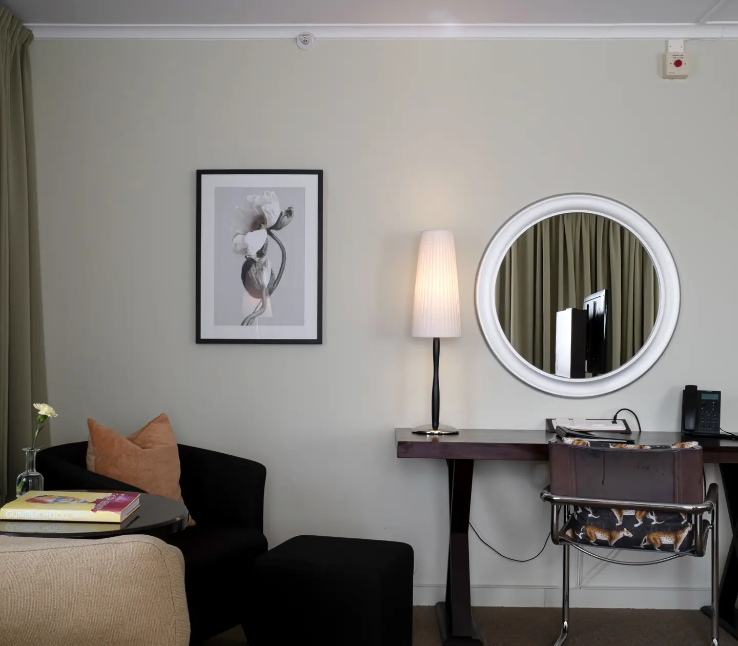 Suite with desk, round mirror and blackboard