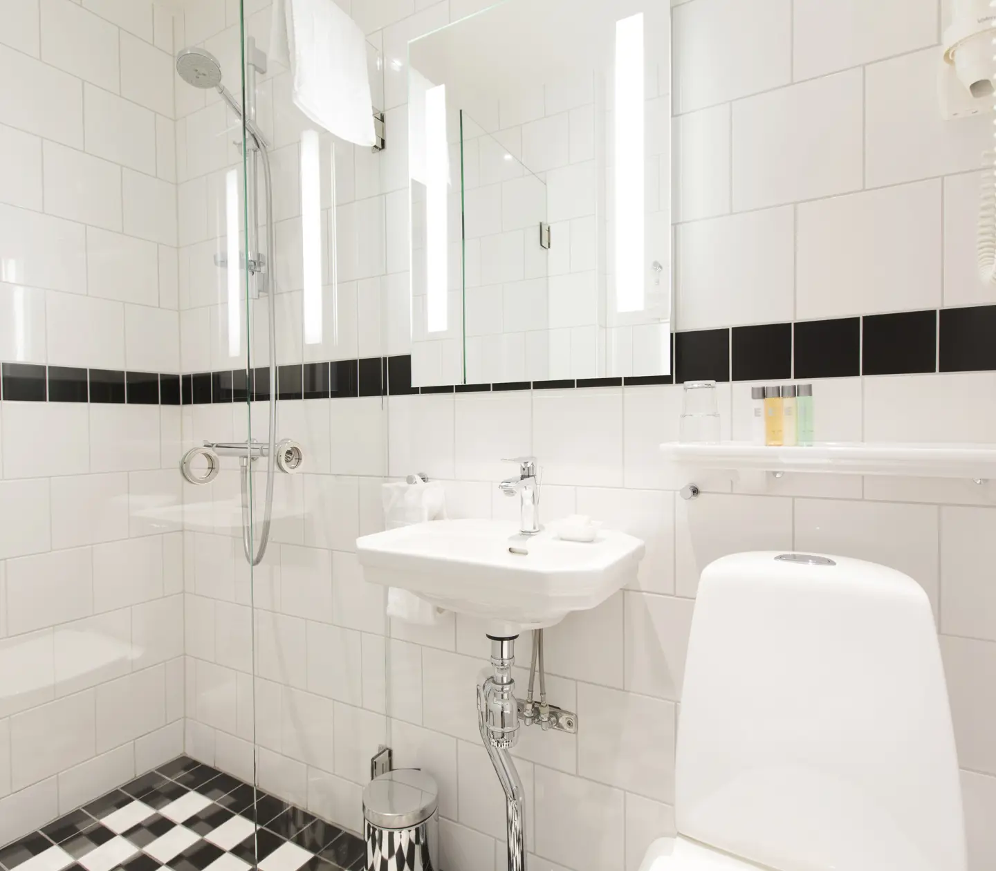 Bright bathroom with shower, sink and toilet