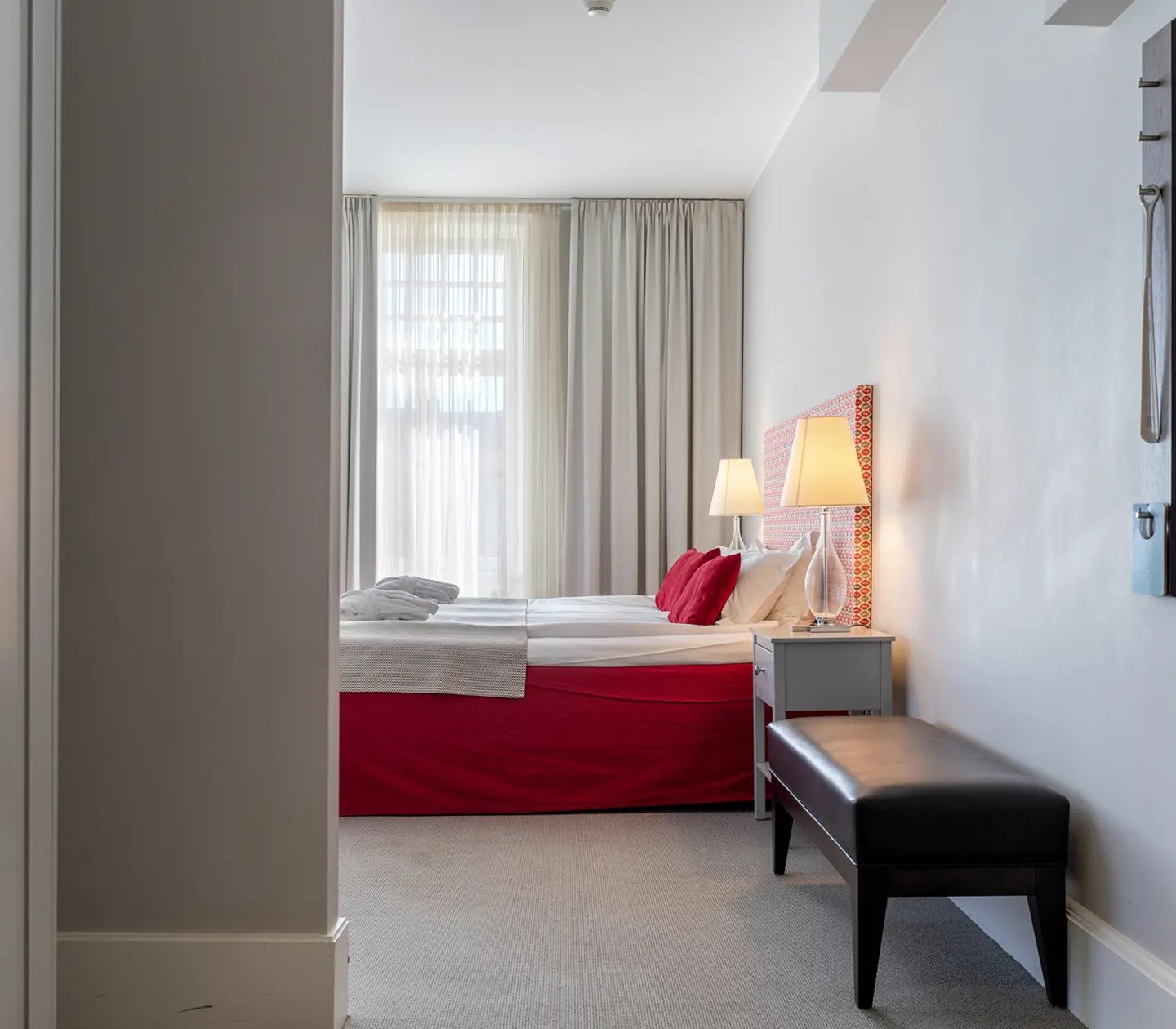 Bright suite with double bed, bench seat and window