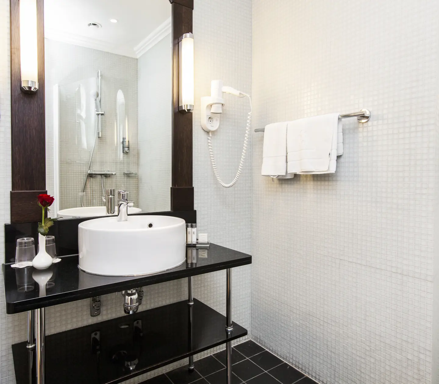 Bright bathroom with sink, towels and mirror