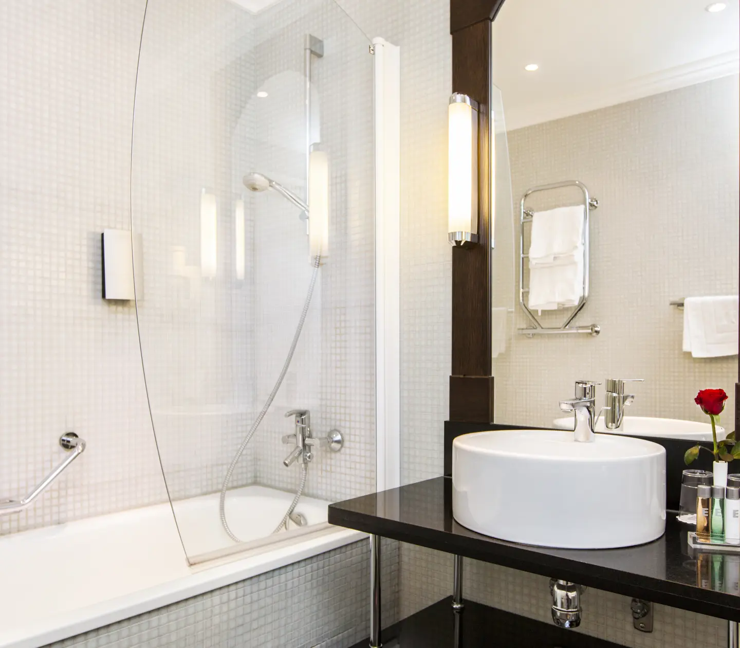 Bright bathroom with sink, bathtub and mirror