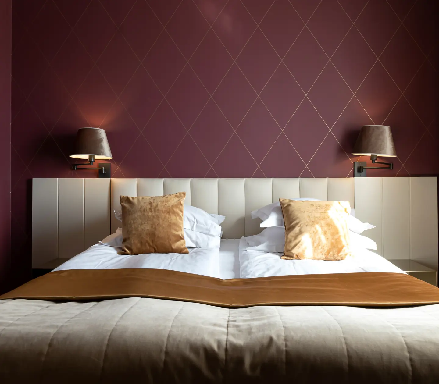 Red suite with bed, headboard and bedside lamps