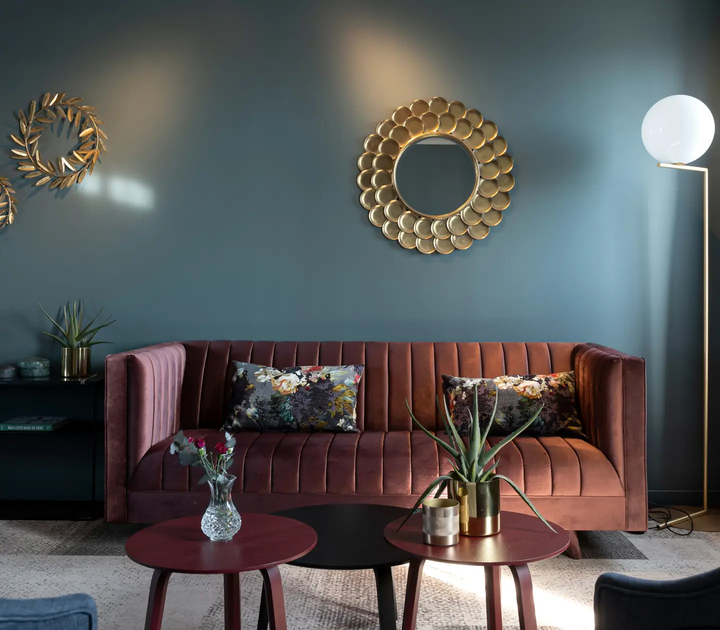 Blue suite with sofa, mirror and floor lamp