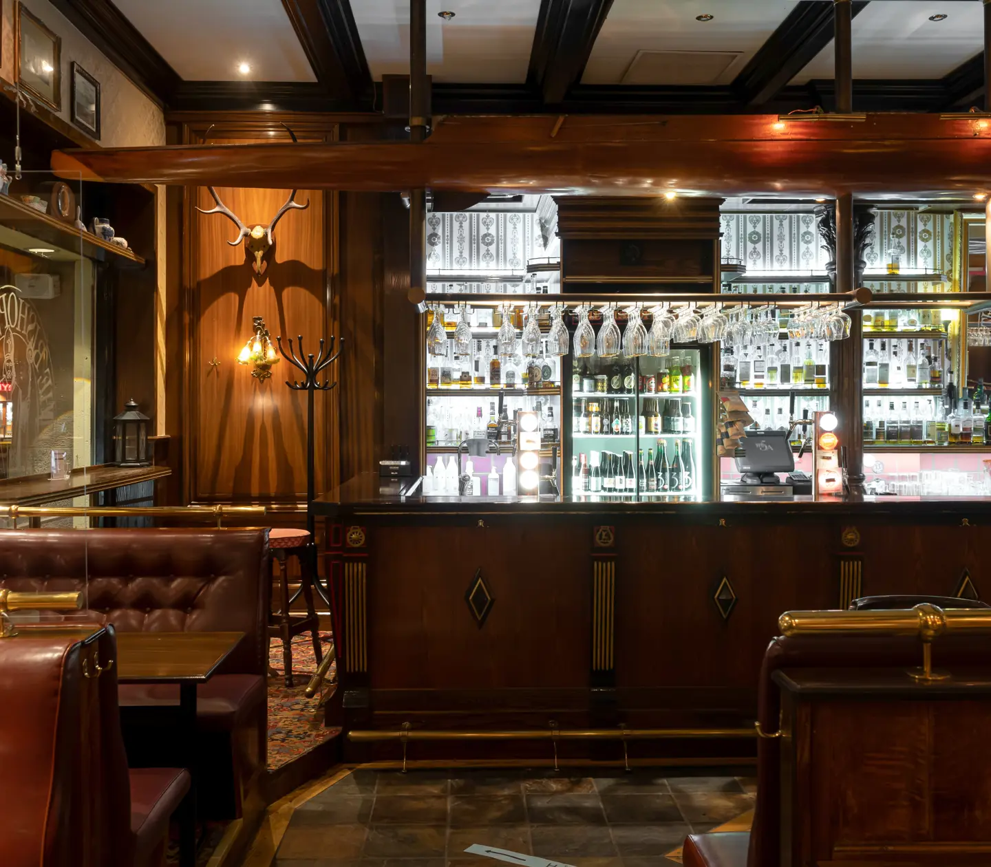 Pub in classic English decor