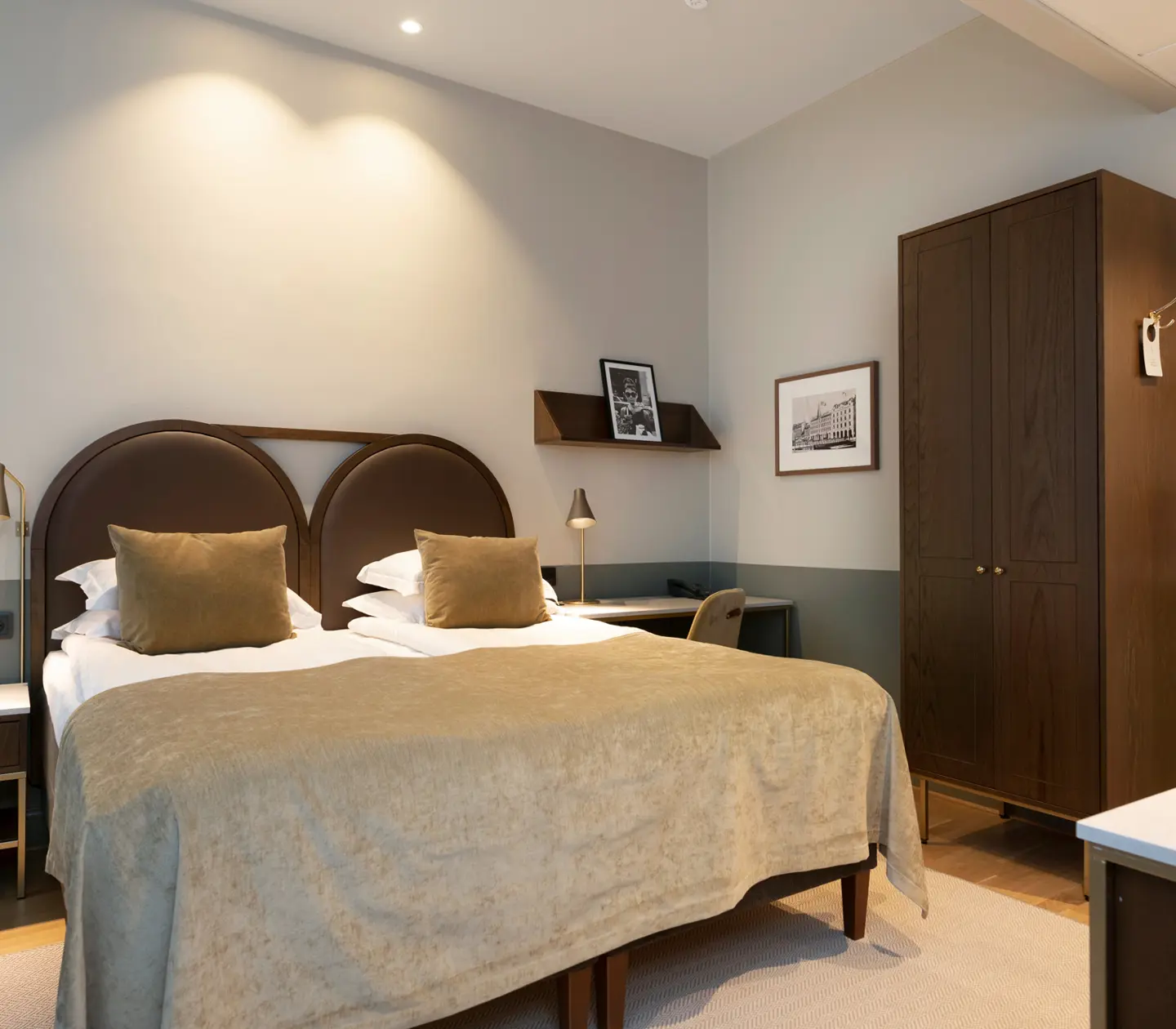 Hotel room with double bed, wardrobe and desk
