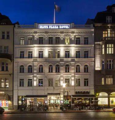 The white facade of the Elite Plaza Hotel in Malmö at dusk
