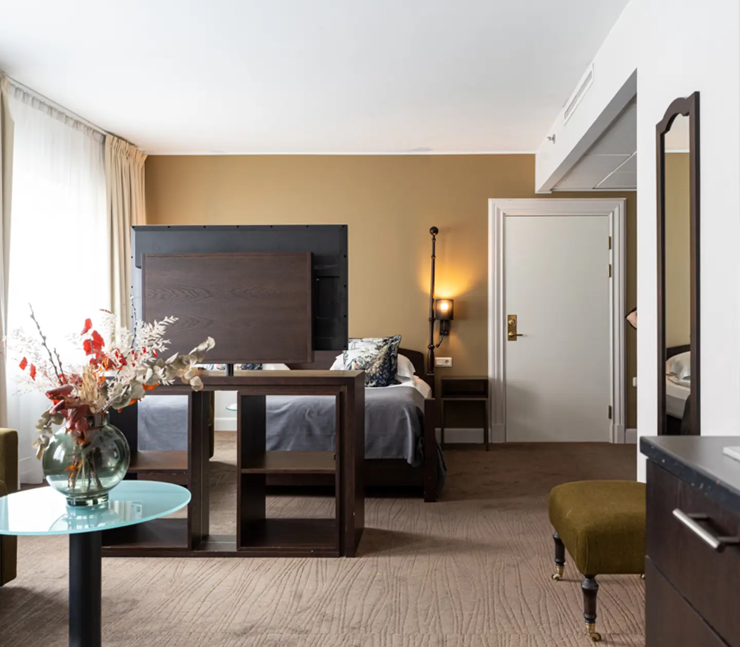 Bright suite with kitchen bench, dining area and ceiling lamp