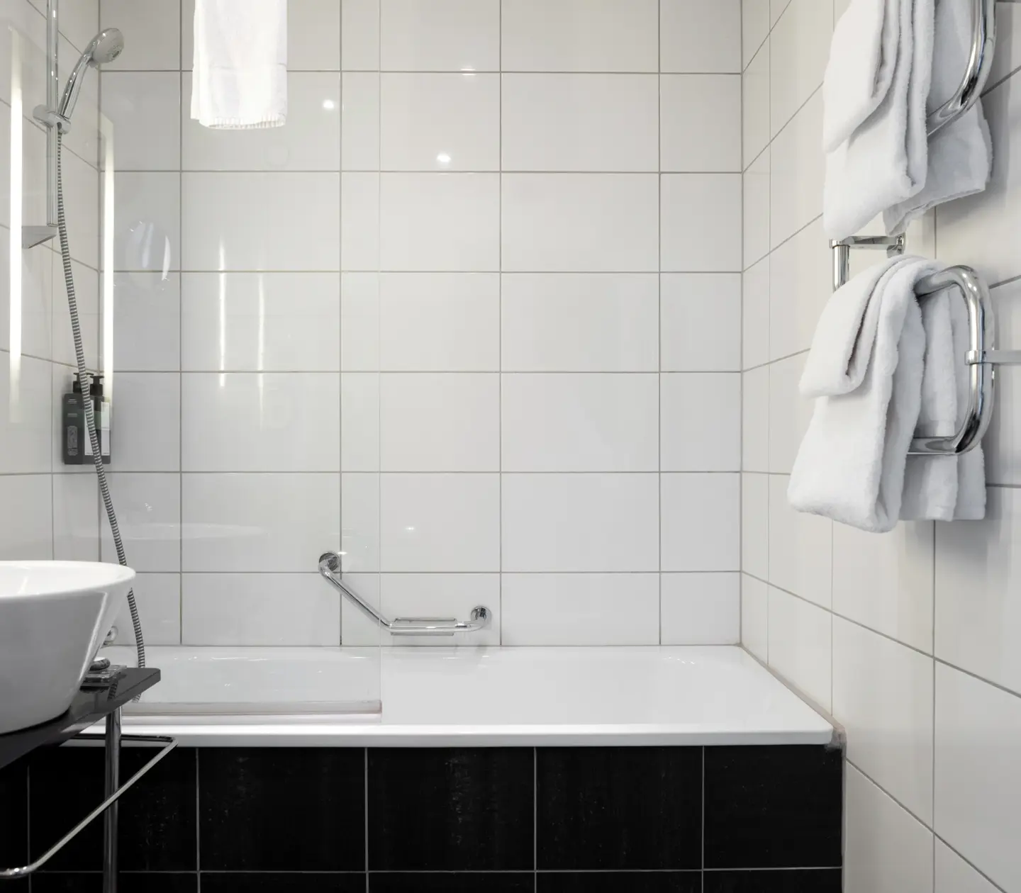 Bright bathroom with sink, mirror and bathtub
