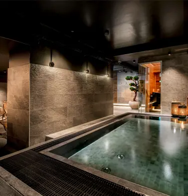 Relaxation area with pool