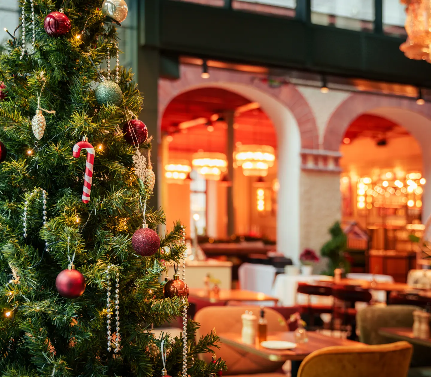 Christmas present, mulled wine and ginger bread