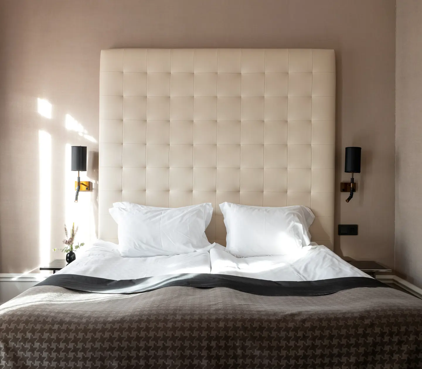 Double room with beautifully made bed