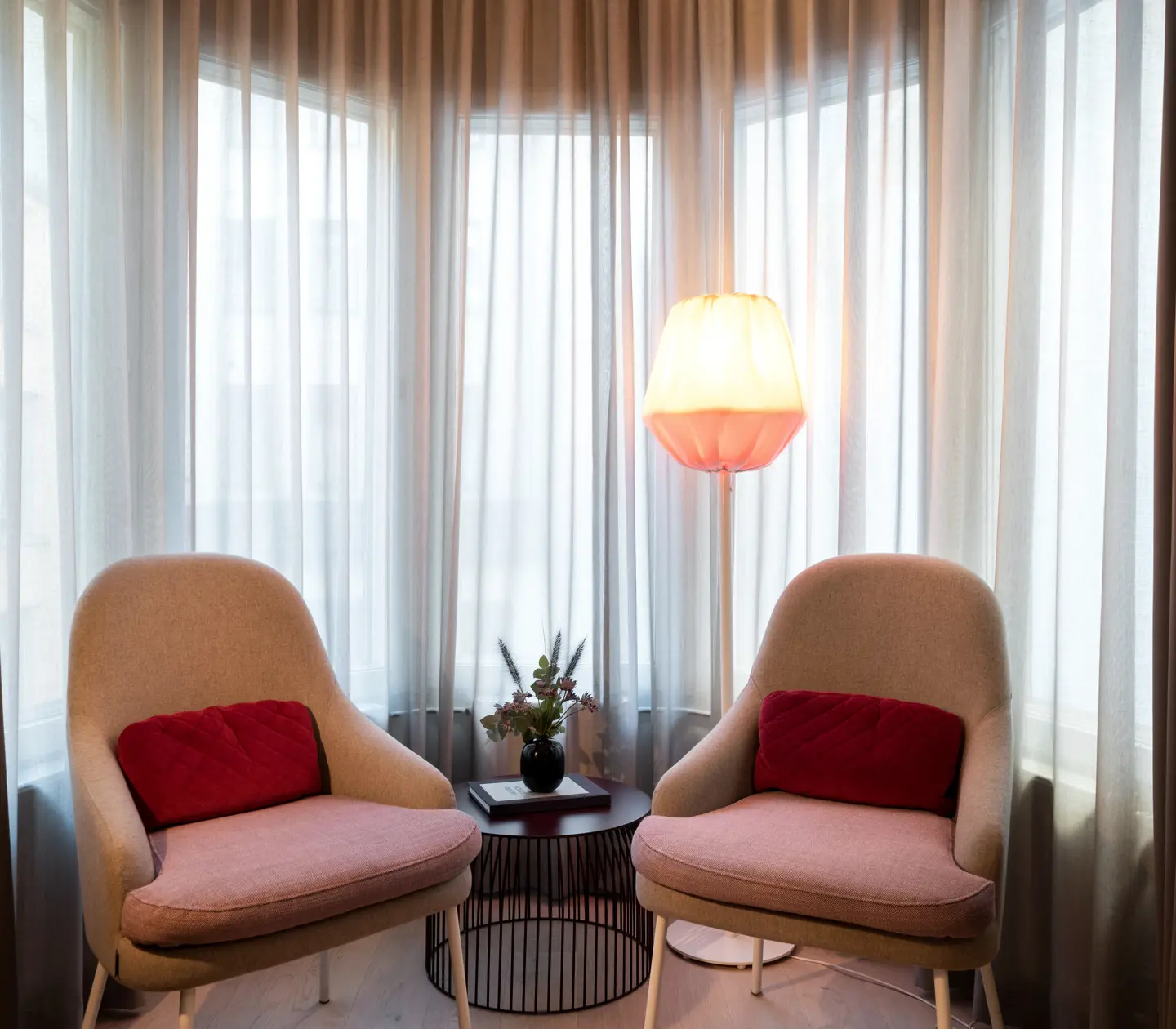 Room with beautiful light and seating area