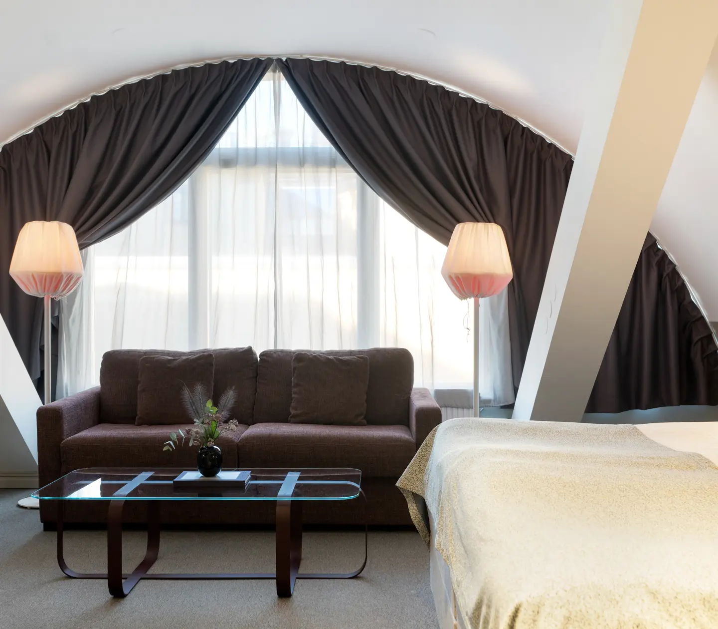 Beautiful double room with sofa and bed