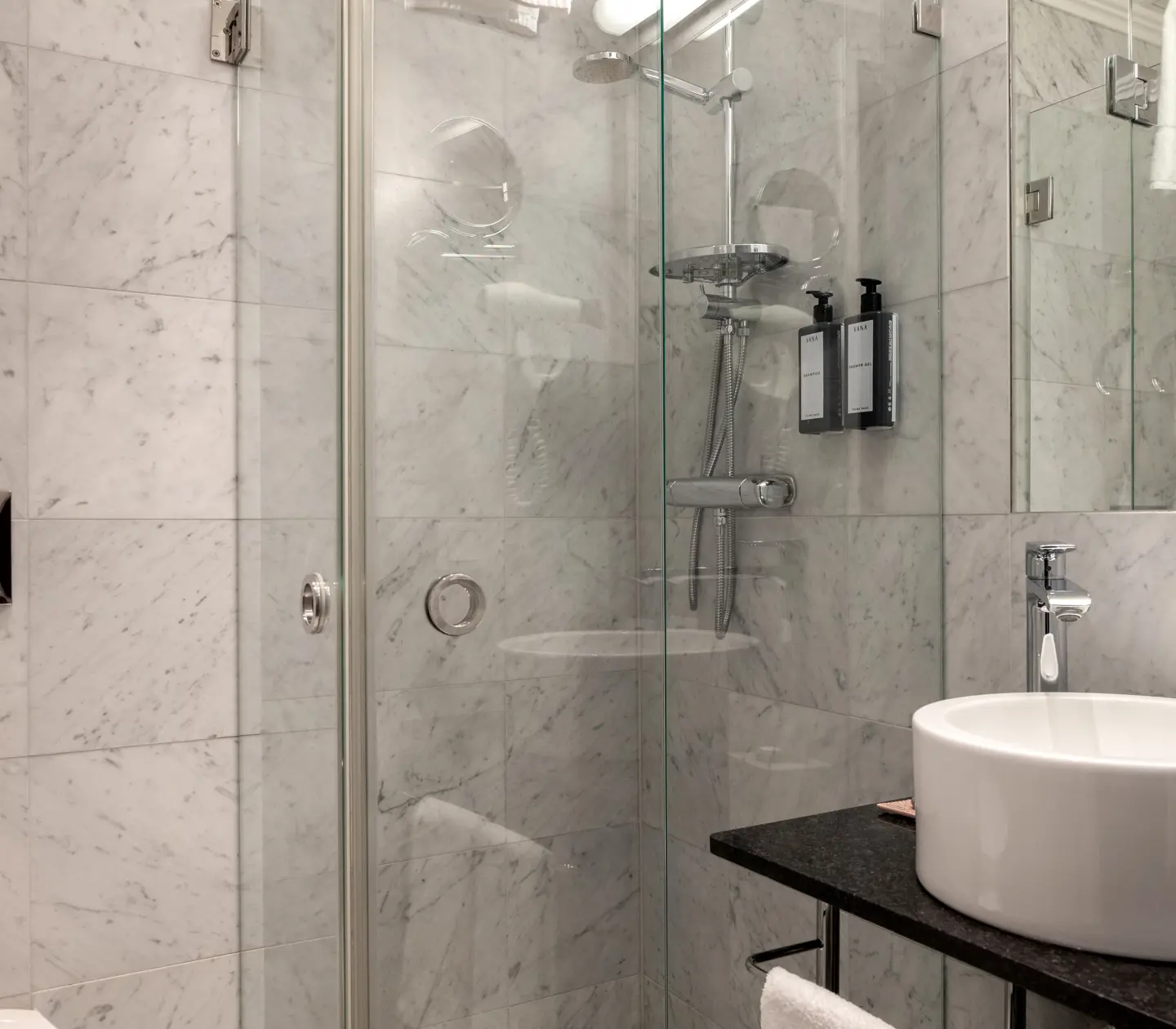 Bright bathroom with shower, sink and mirror
