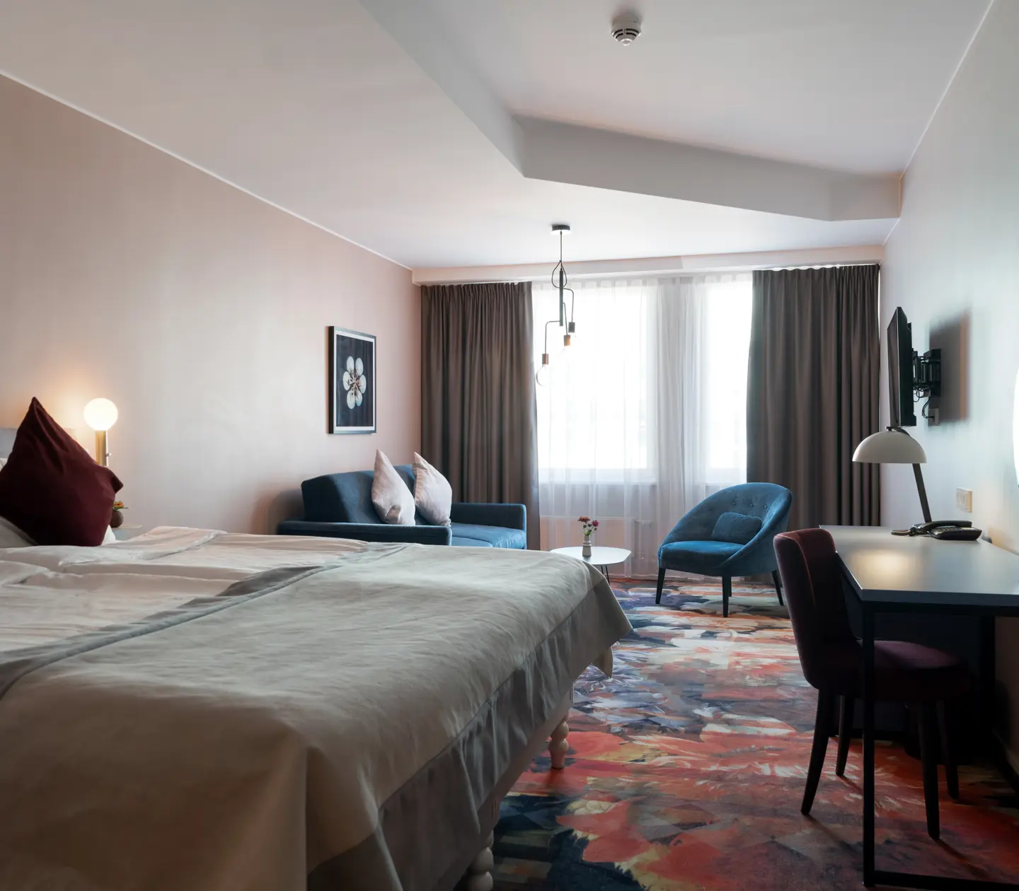 Desk, chair and double bed