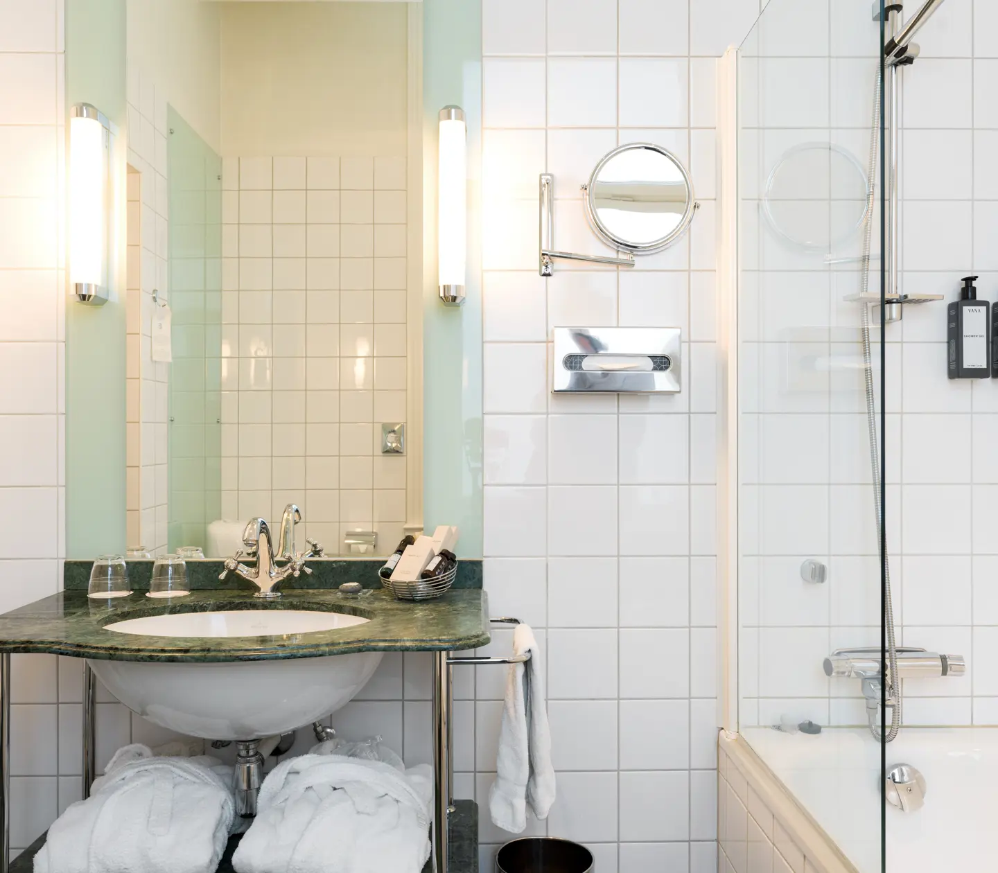 Bright bathroom with bathtub, green sink and mirror