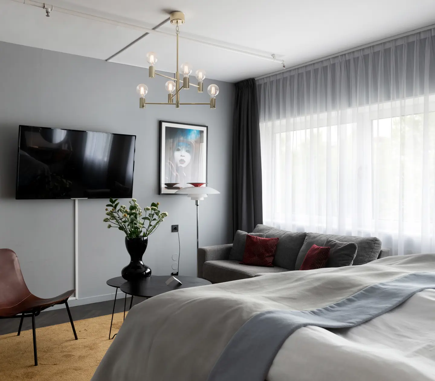 Hotel room with double bed, sofa and window