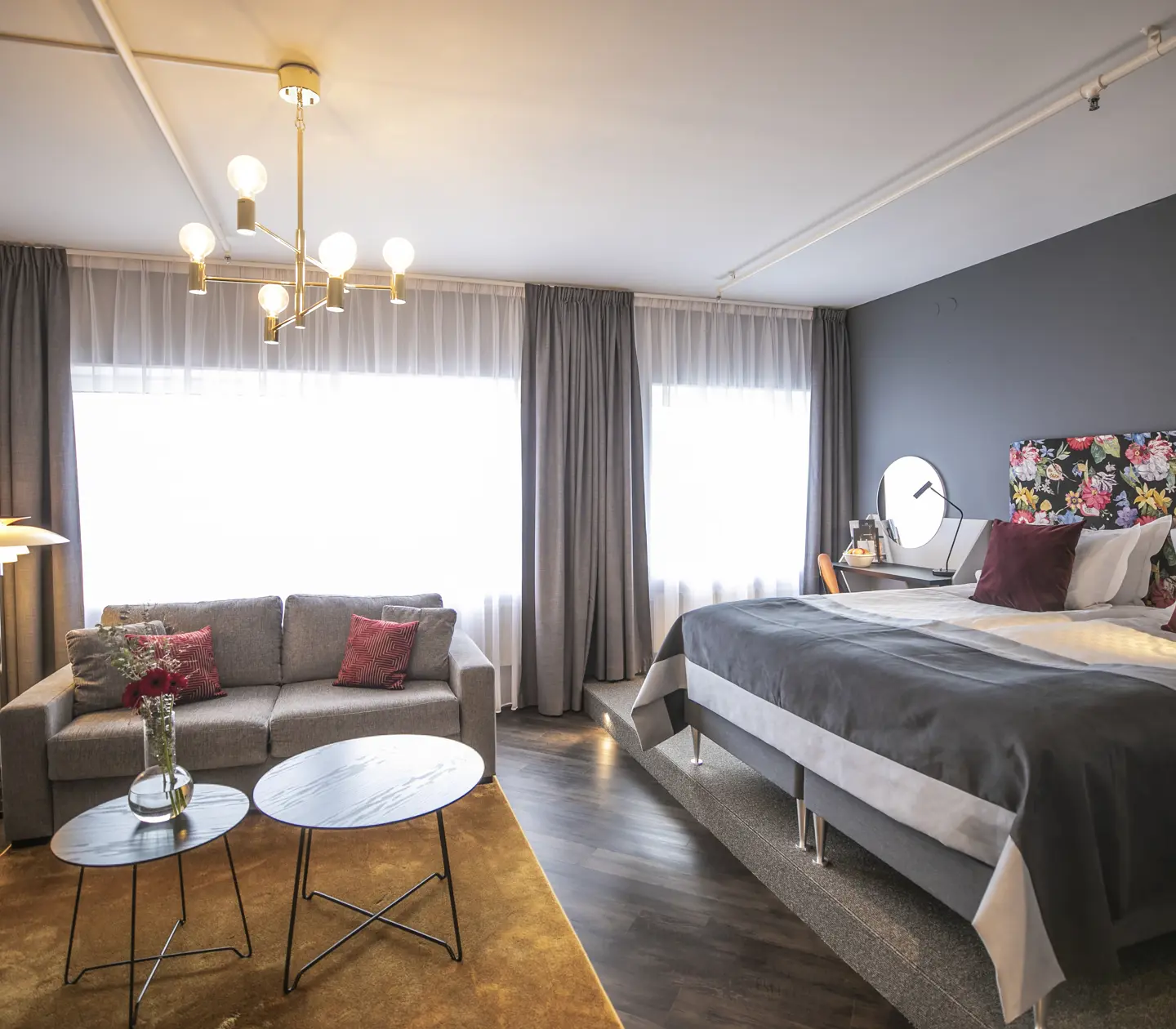 Hotel room with double bed, sofa bed and window