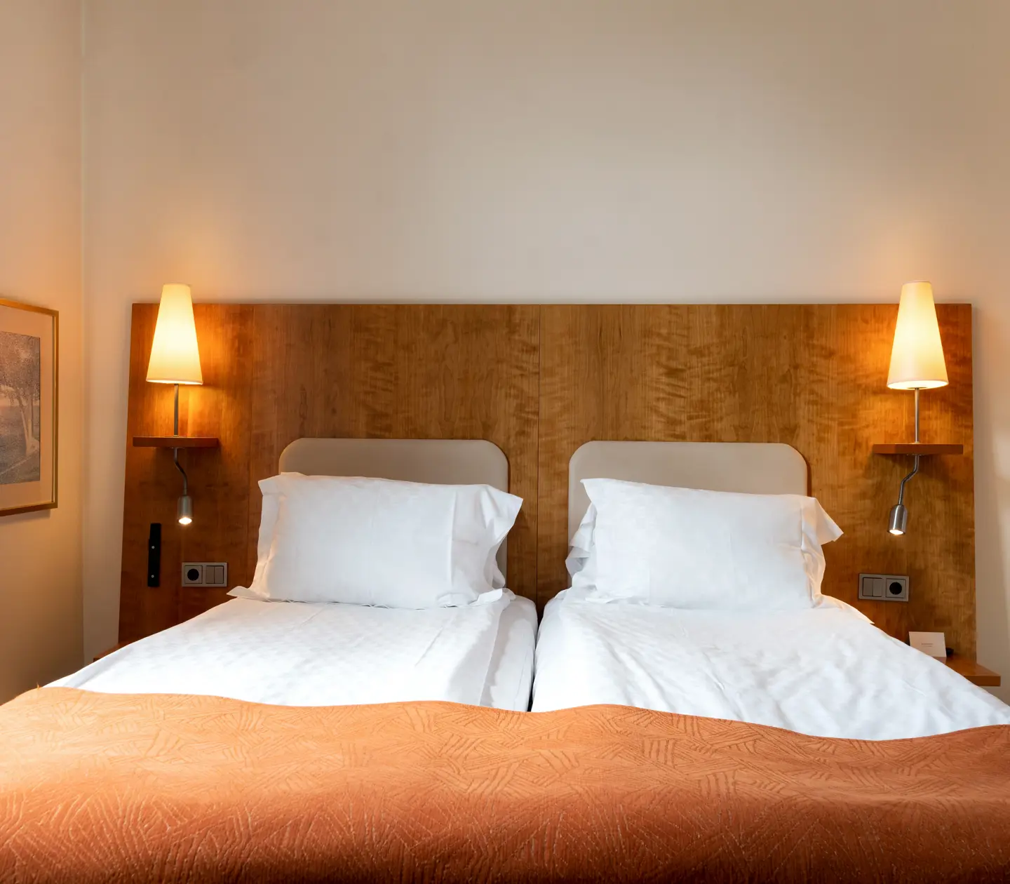 Hotel room with double bed and bedside lamps