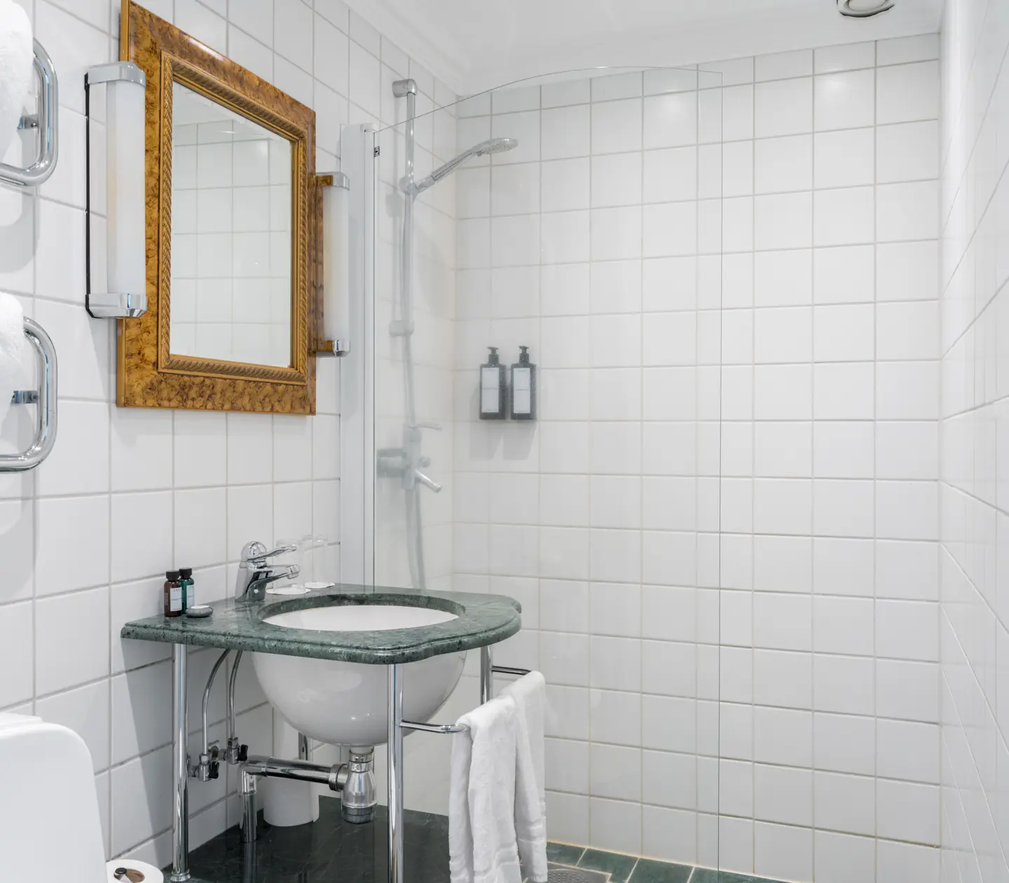 Bright bathroom with toilet, sink and mirror