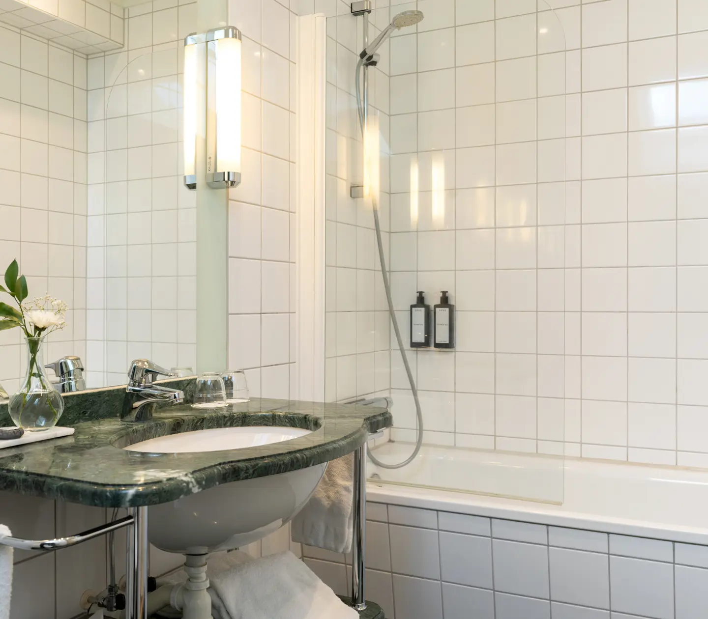 Bright bathroom with sink, bathtub and mirror