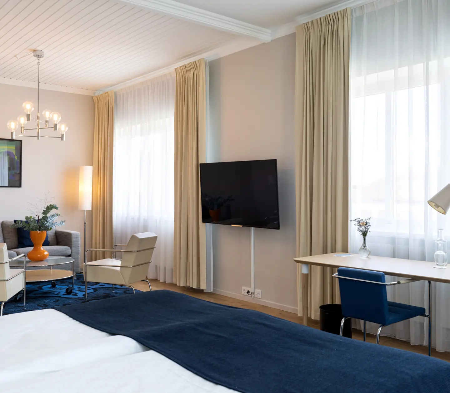 Suite with desk, sofa, armchairs, TV and window