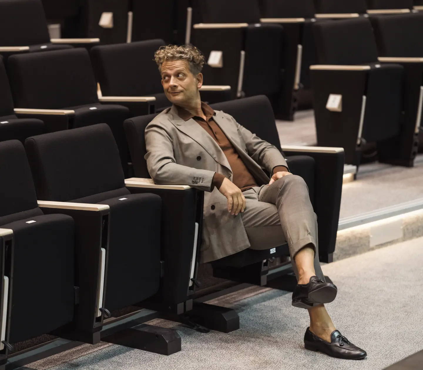 Närbild på stolsrader i Västerås kongress