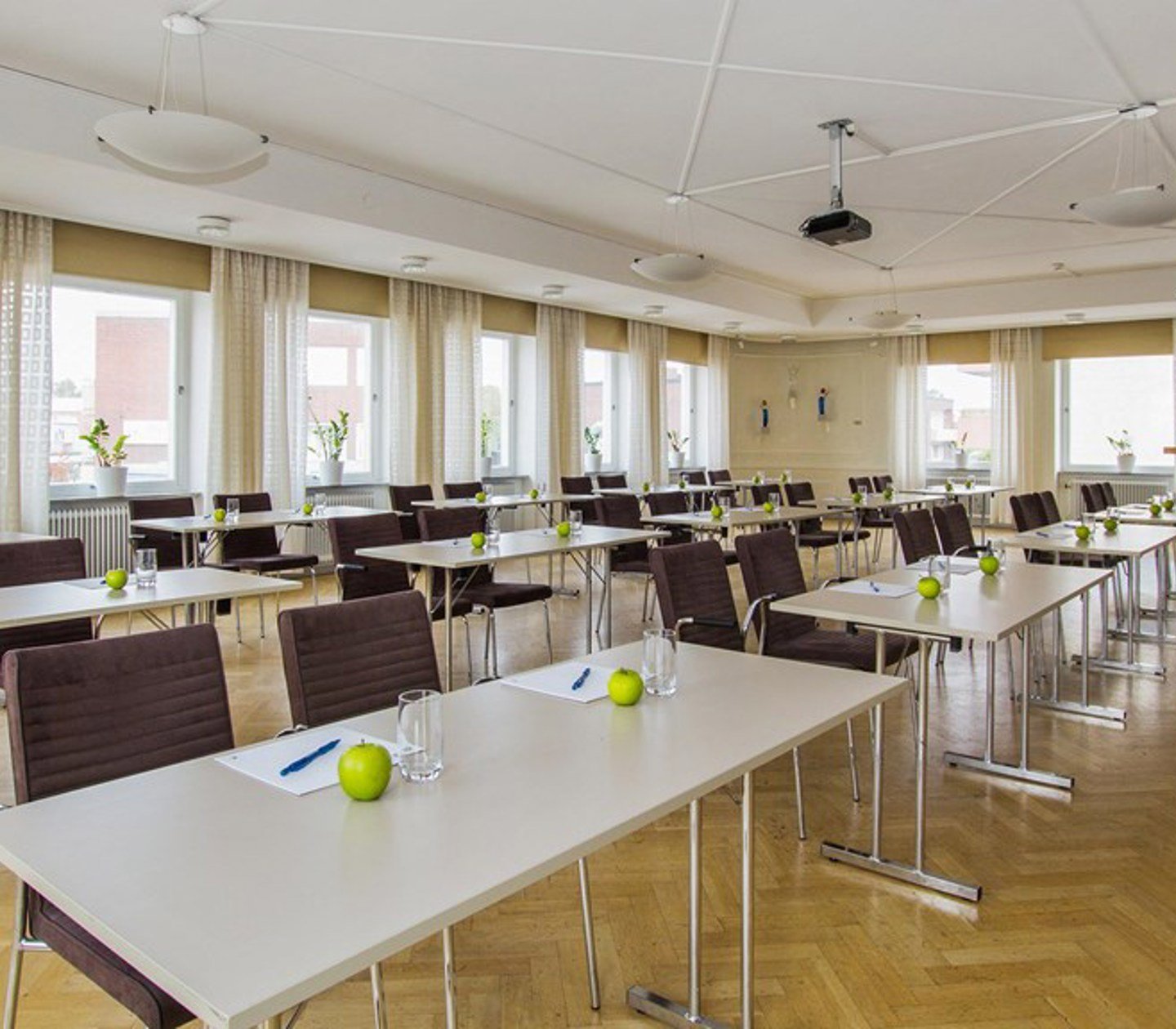 Conference room with school seating and many windows