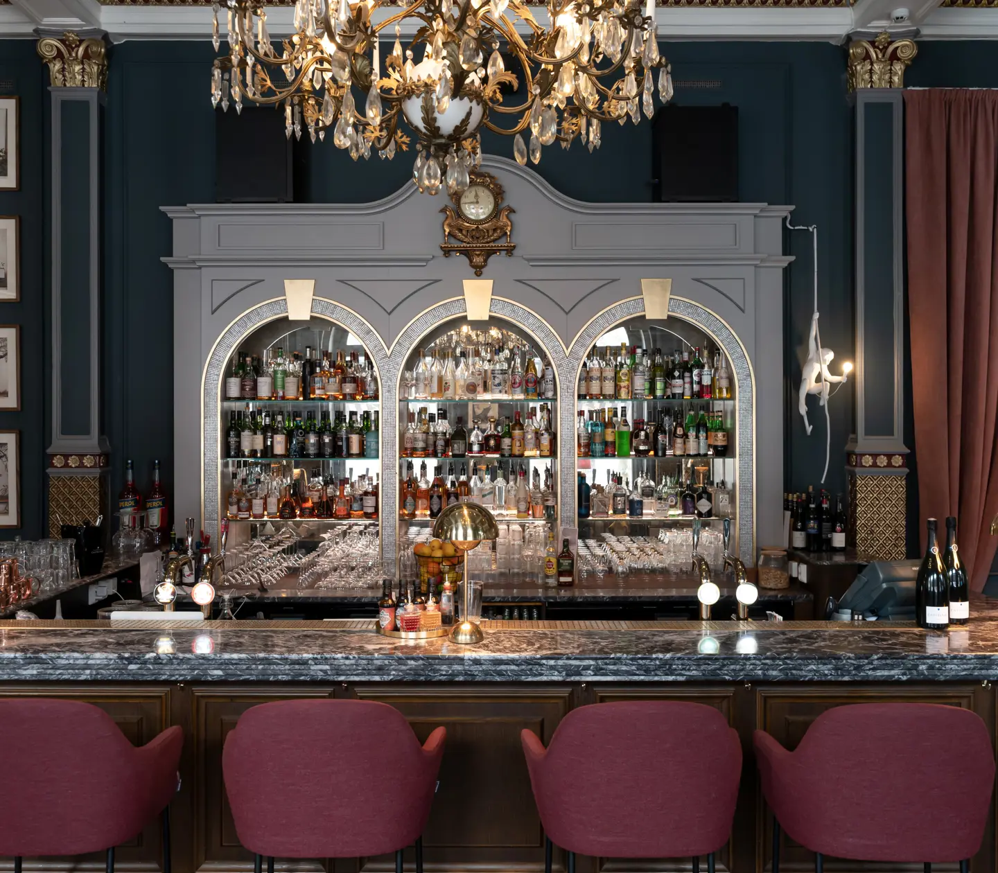 Vackert inredd hotellbar