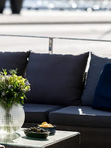Soffa på uteservering