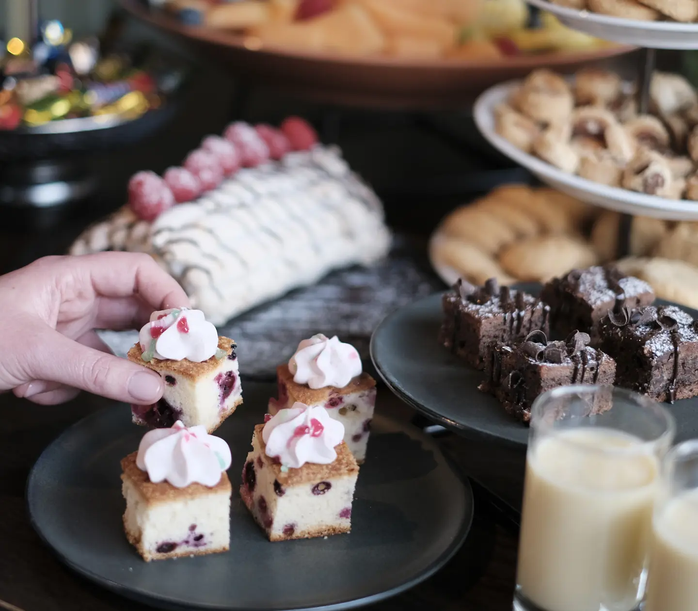 Frukostbuffé med varierat utbud