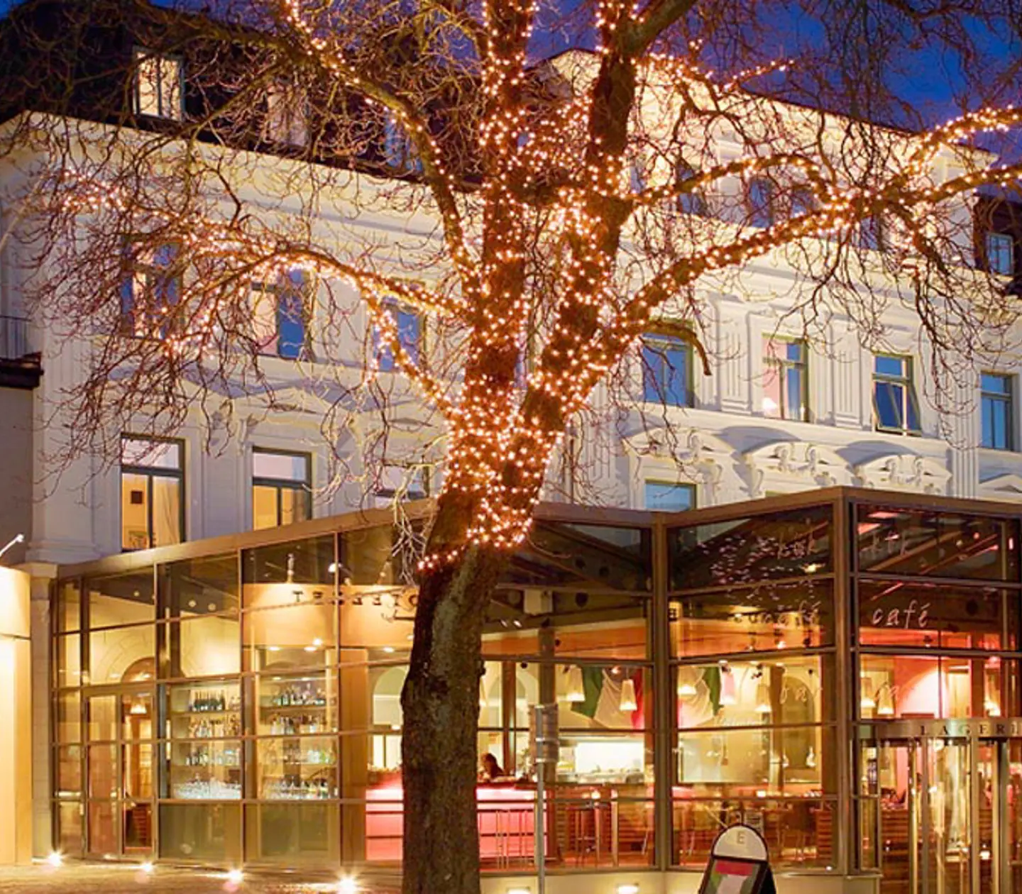 Magnificent building with large outdoor seating in the evening light