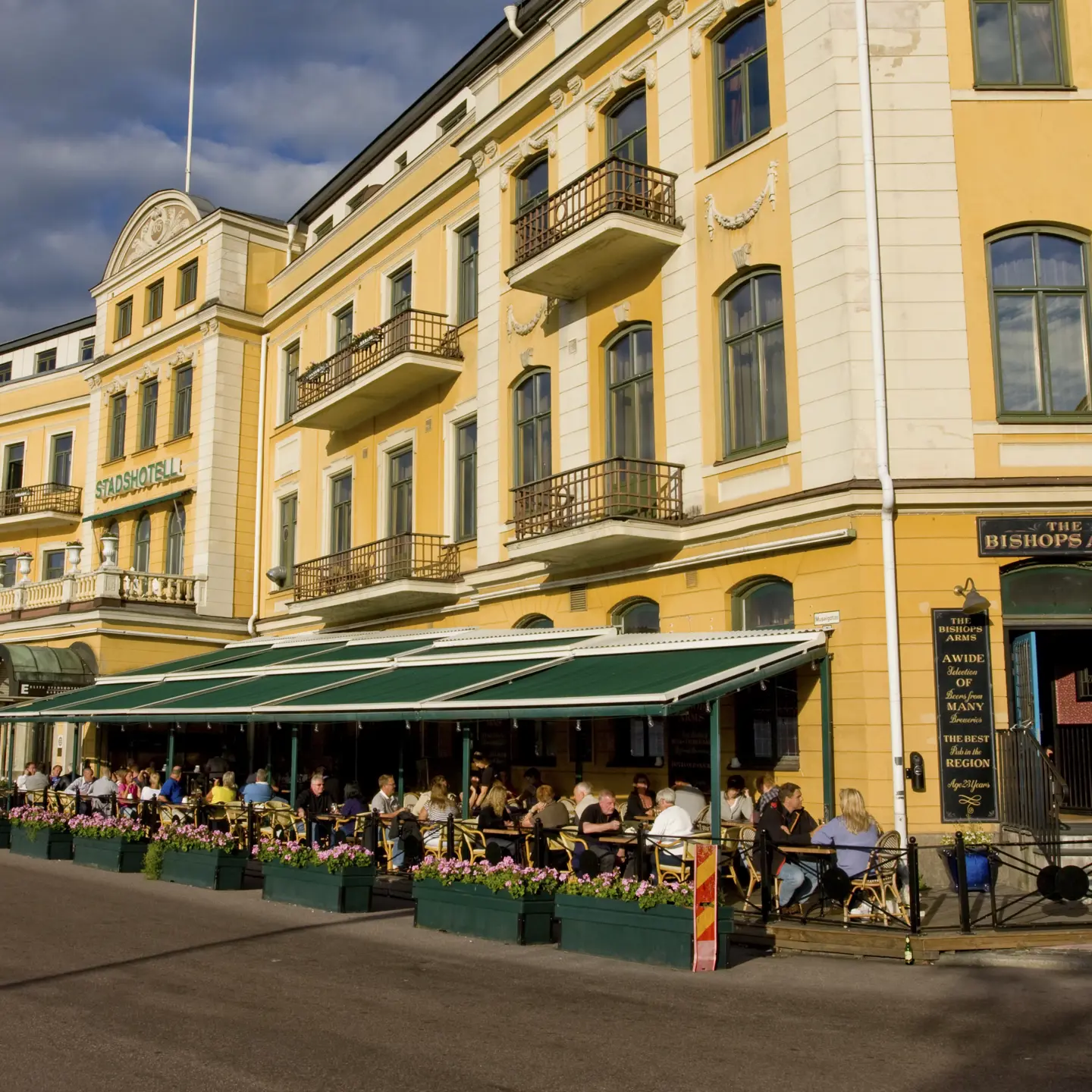 A bar with outside seating