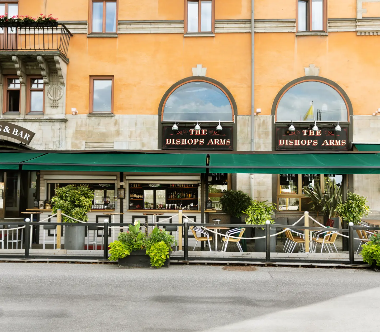 A bar with outside seating